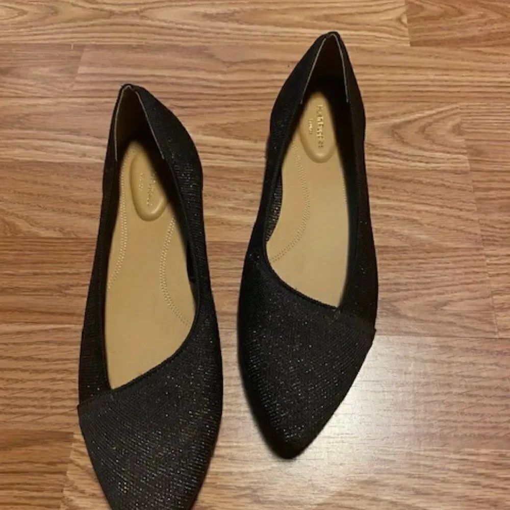 Hush Puppies casual slip on comfort  Brown knit flats, size 9